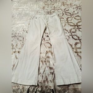 I.N.C. International Concepts White Jeans Size 8. Almost new. Worn once.